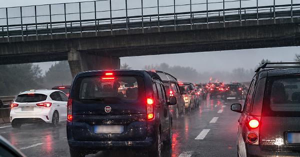 Temporali e grandine: chicchi fino a 4 centimetri sulla Tangenziale di Torino. Auto ferme