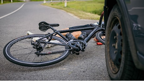 Signa, auto travolge gruppo di ciclisti: otto feriti, due in prognosi riservata