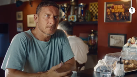 Totti come Peter Parker: il Re di Roma protagonista dello spot di Spiderman