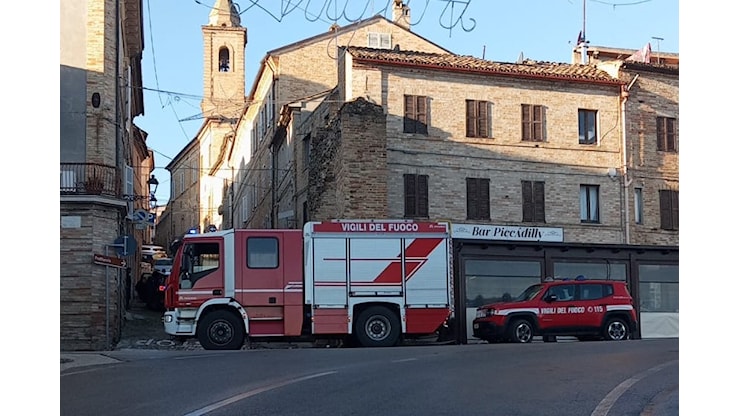 Tragedia nella notte, l’incendio è doloso: il 56enne morto con una ferita alla testa - Cronache Maceratesi