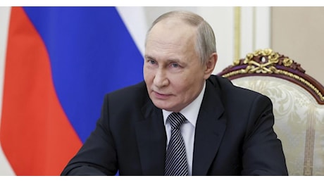 Putin precipita nei sondaggi: continua la demenziale propaganda occidentale contro la Russia, colpevole di non piegarsi