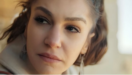 Far Away, le anticipazioni: il dolore di Alya esplode nella puntata dell’8 luglio