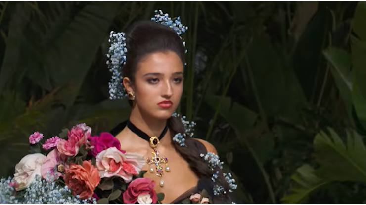 Monica Bellucci: la figlia Léonie debutta per Dolce&Gabbana a Taormina. Il video - Radio Monte Carlo