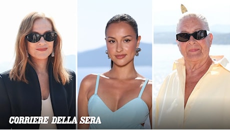 Alexandra Leclerc, l’abito verde mare in Corsica vale un altro passo verso l’Olimpo fashion