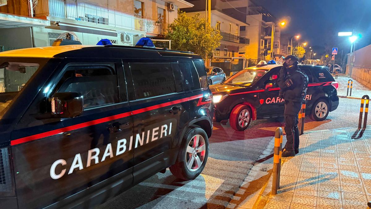 Ivrea, cosparge di gasolio la compagna e tenta di darle fuoco: un amico evita la tragedia. Arrestato 47enne