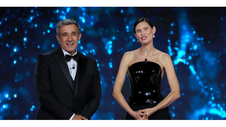 Perché la tv italiana è diventata troppo lenta? Le polemiche - Cosmopolitan