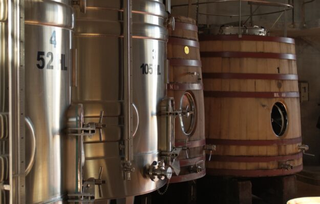 “Cantina Italia”, le giacenze di vino crescono sul 2025: 46,5 milioni di ettolitri (+6,7%)
