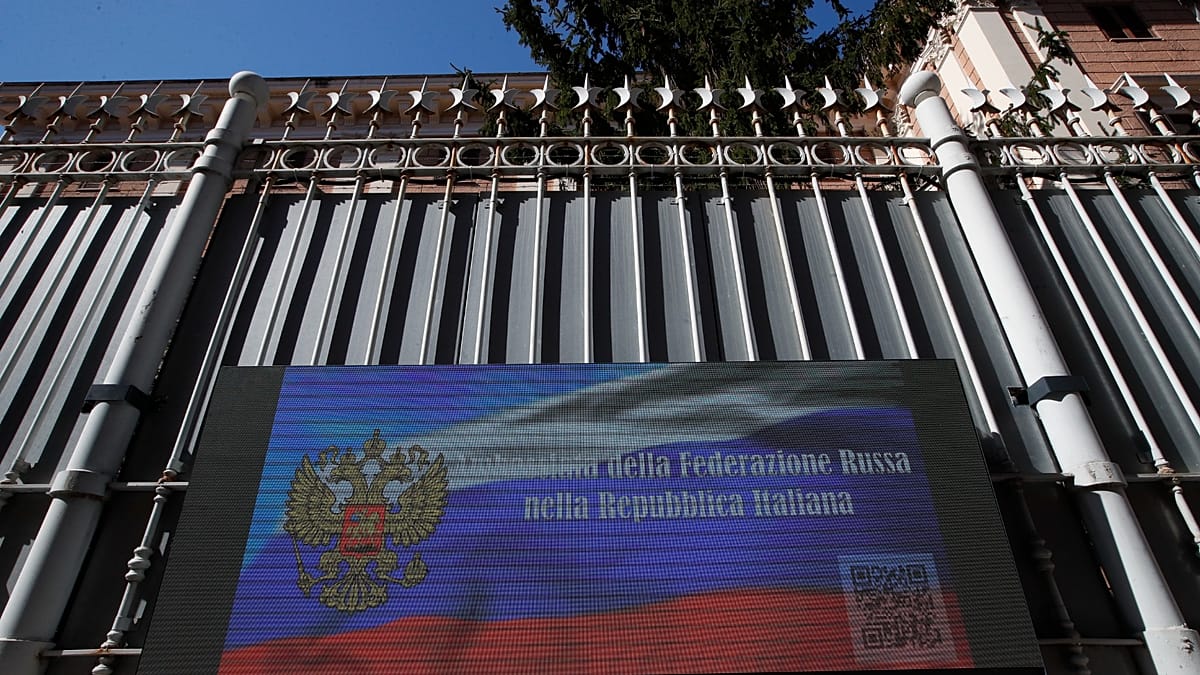 Due ex agenti Aisi arrestati per spionaggio, avrebbero venduto informazioni a un diplomatico russo