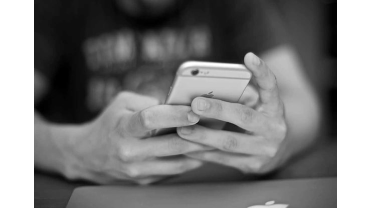 Per l’iPhone 19 Pro Apple pensa a un display curvo sui lati? - macitynet.it