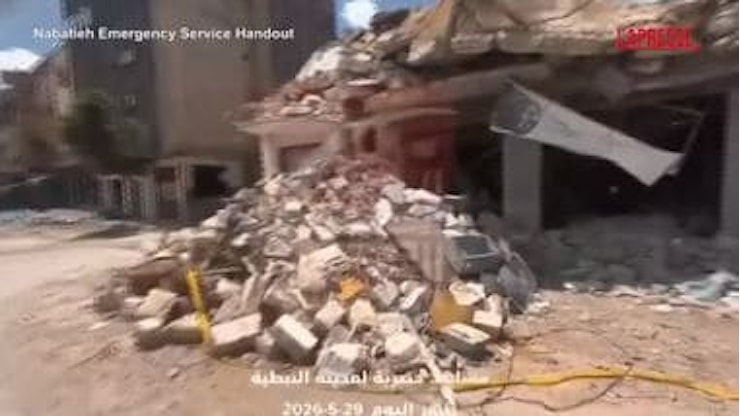 Libano, ancora attacchi israeliani alla città di Nabatiyeh: le immagini del viaggio tra le macerie - Il Sole 24 ORE