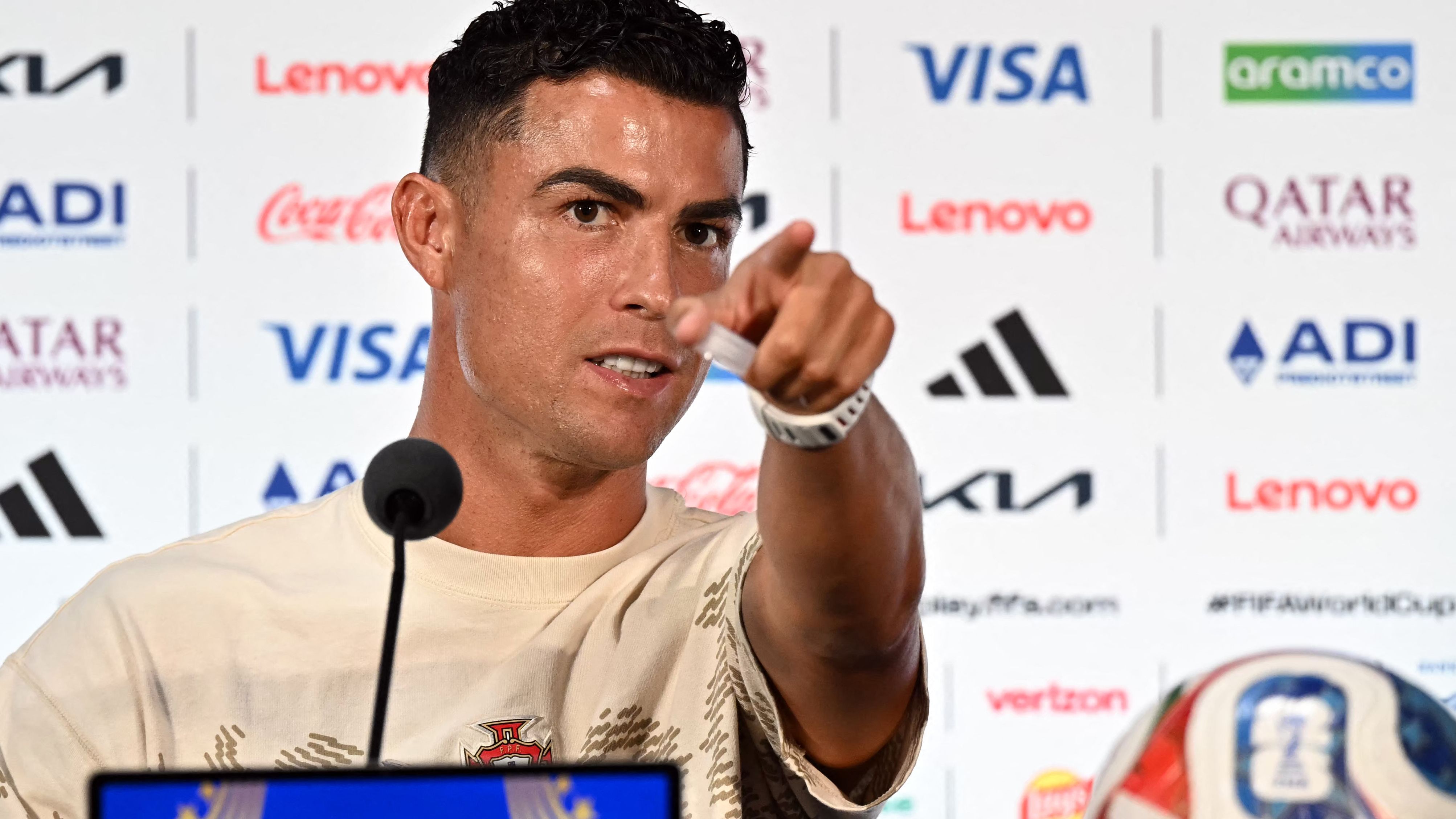 Cristiano Ronaldo ufficializza: Questi sono i miei ultimi Mondiali. Ppi l'affondo: Mi ritiro quando lo dico, sono 23 anni che provate ad ammazzarmi...