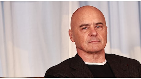 Luca Zingaretti chiude per sempre con Montalbano: “Non c’erano più le condizioni”. Tra nuovi film e il ricordo di Camilleri