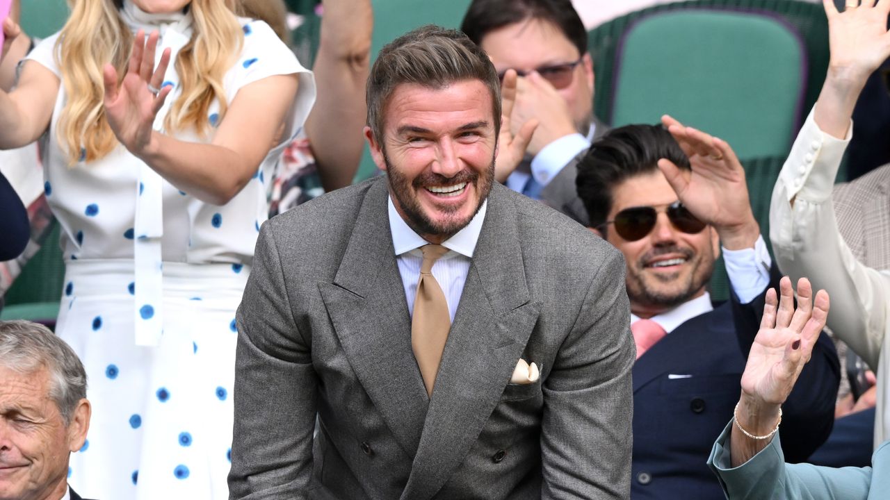 A Wimbledon 2026 le celeb sono chic in perfetto stile British. A partire da David Beckham in completo elegante