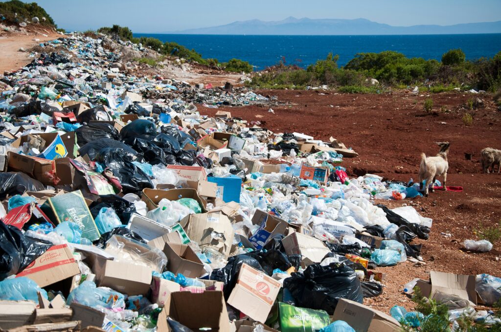 Vietato distruggere scarpe e abiti rimasti invenduti nell’UE