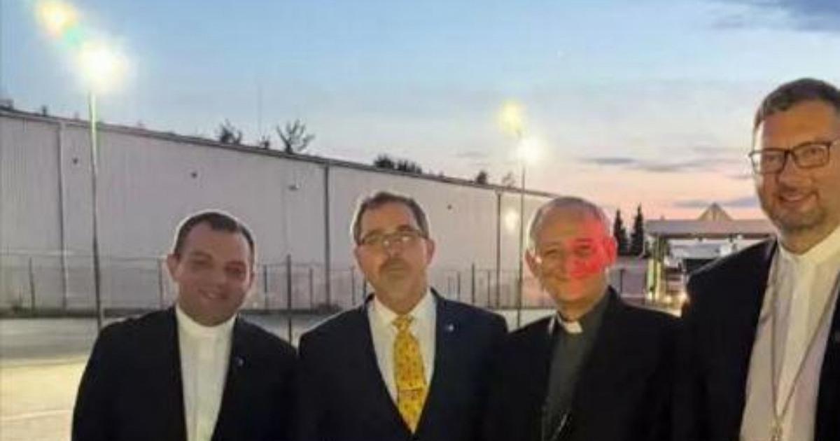 Zuppi visita i prigionieri russi in Ucraina. Il Papa prega per voi