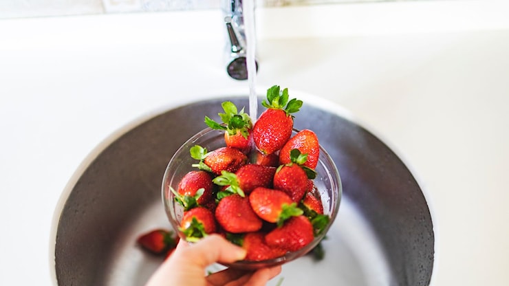Cos'è la ciclosporiasi? C'è rischio in Italia? Risponde il gastroenterologo - La Cucina Italiana