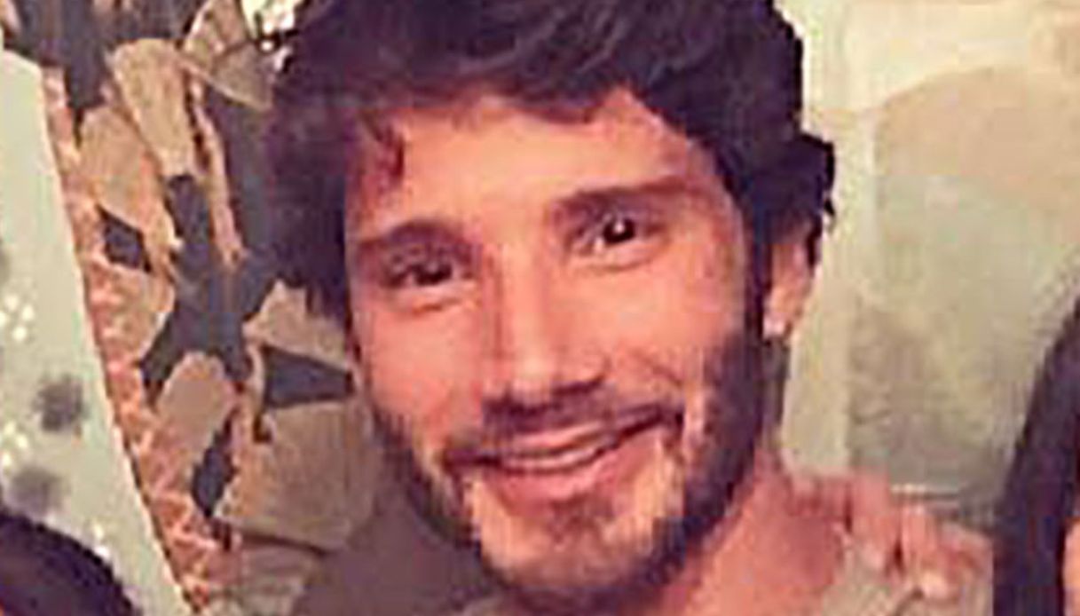 Stefano De Martino, il video virale delle pulizie in balcone: “Sembra uno spot”