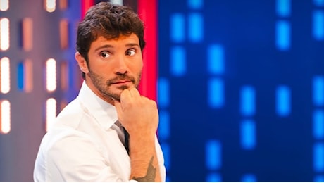 Stefano De Martino conquista la classifica dei conduttori tv più amati in Italia