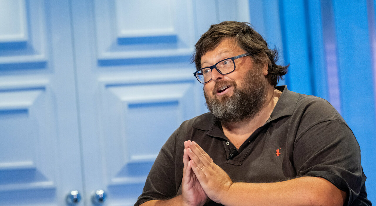 «Mario Adinolfi spregiudicato e pericoloso»: vittime fragili, intimidazioni, i 4,7 milioni (con solo un'auto intestata) e il piano B