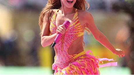Shakira scalza e il siparietto con Piqué: la finale dei Mondiali 2026 tra musica e sguardi virali