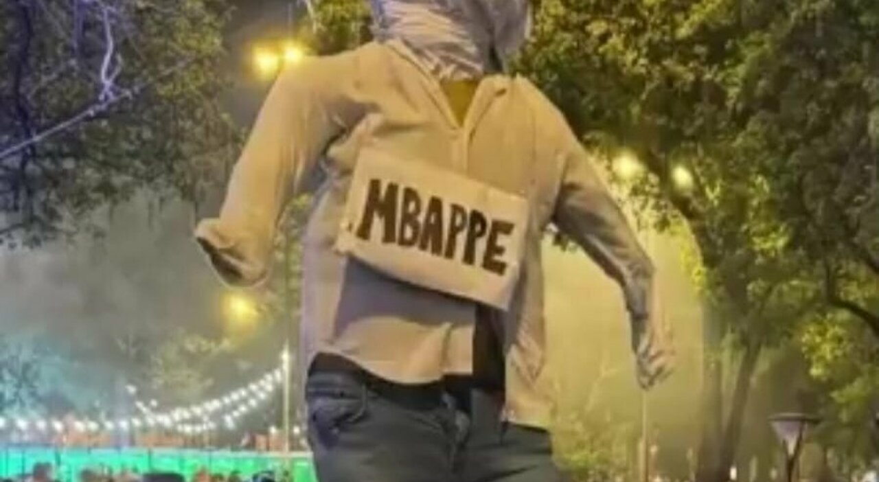 Mondiali 2026, bruciato un manichino di Mbappé in Paraguay. Ed è scontro totale con la senatrice Celeste Amarilla