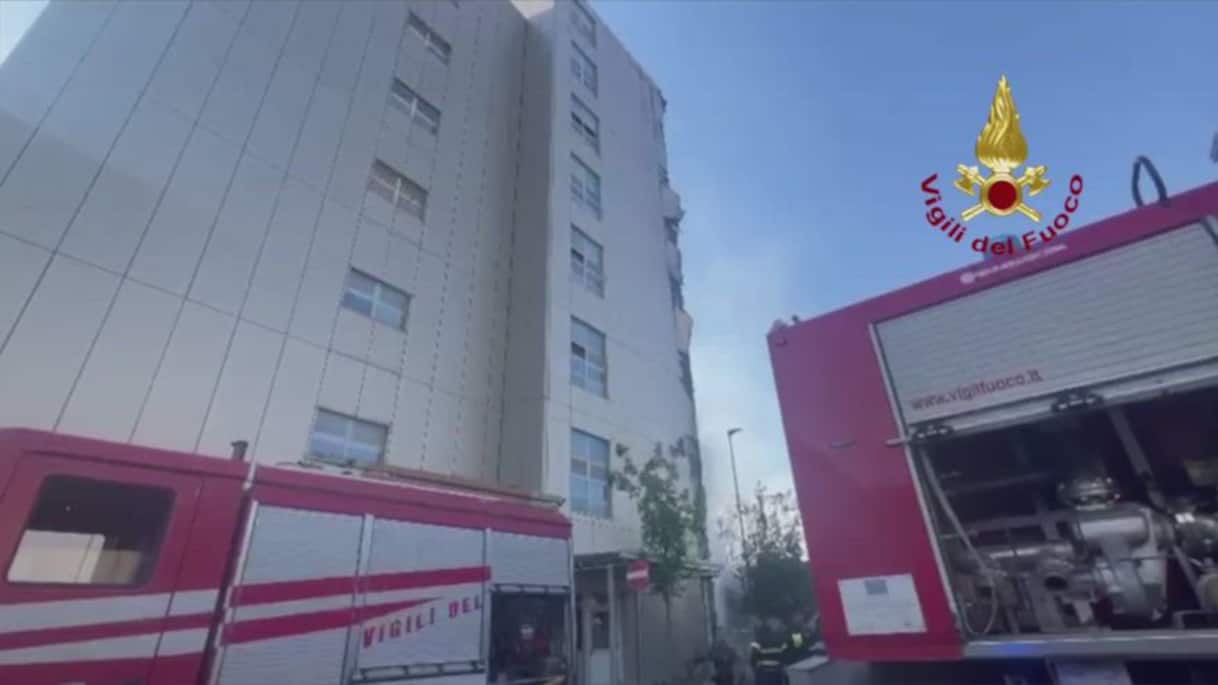 Napoli, incendio all'Ospedale del Mare: domate le fiamme