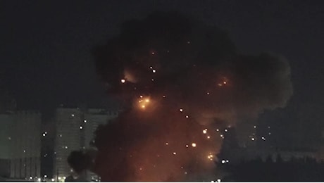Kiev colpita nella notte, due morti. Arrestato l'ex capo dei servizi tedeschi Hanning