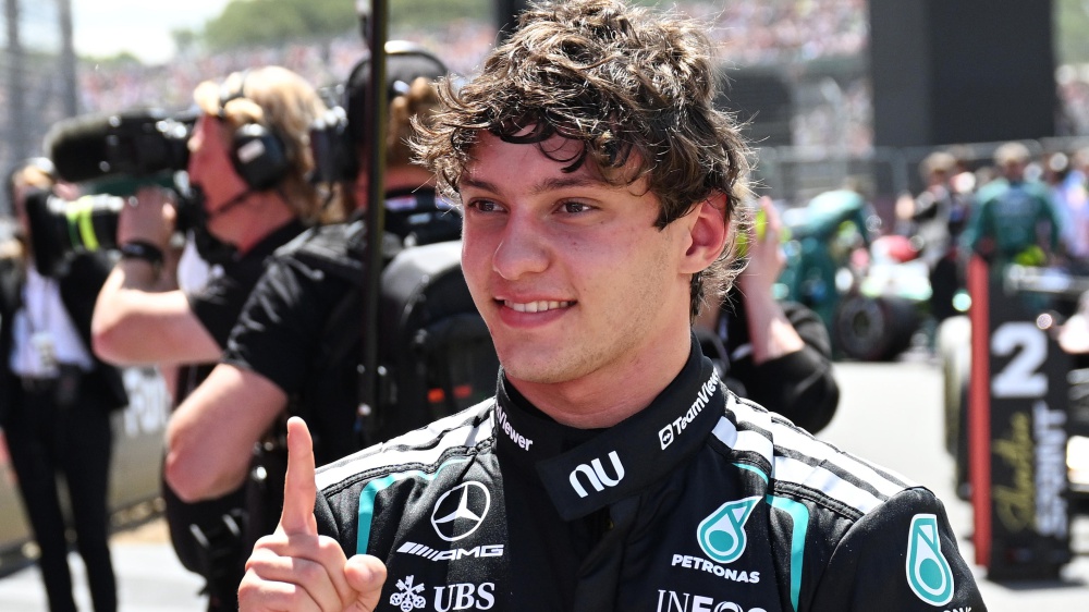 Formula 1: Antonelli conquista la pole a Silverstone, le Ferrari inseguono