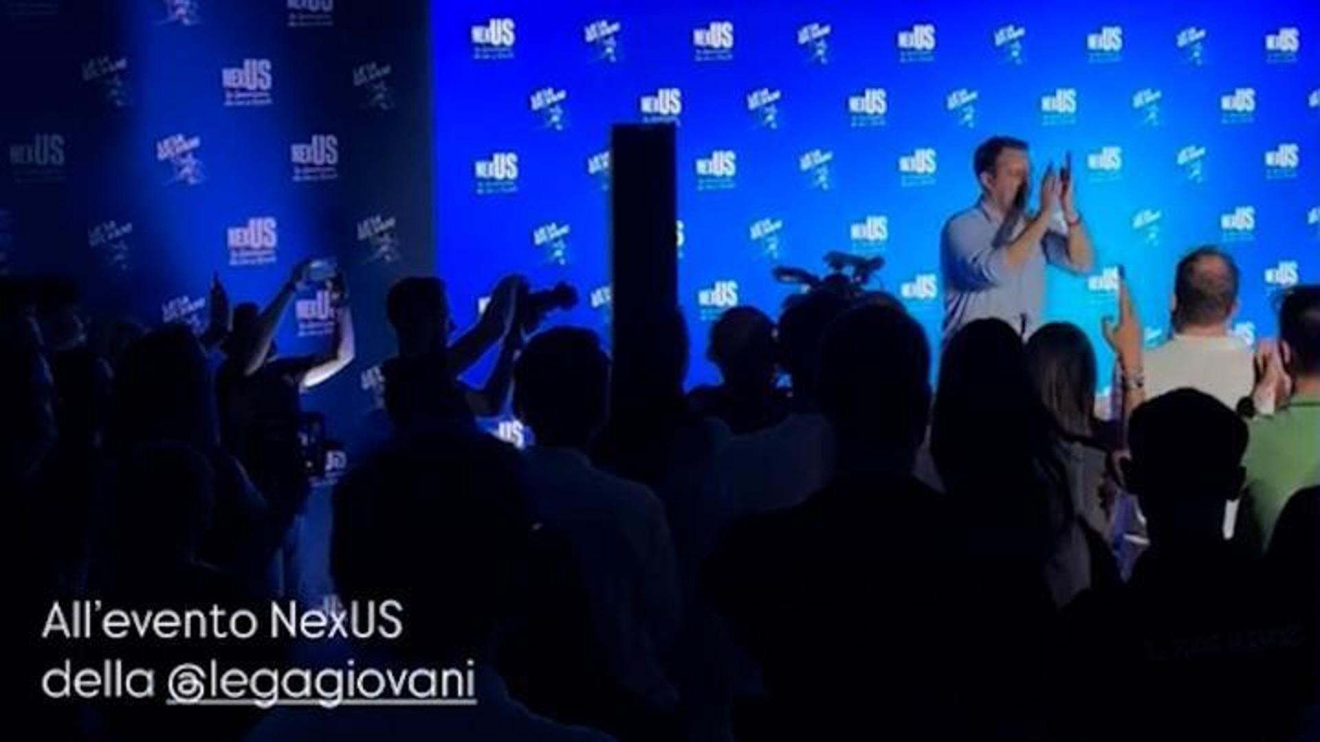 La Lega lancia il nuovo inno dance: così il comizio diventa una discoteca
