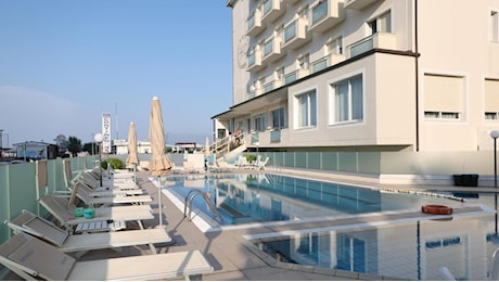 Bimba di 4 anni annega in piscina, tragedia in un hotel di Milano Marittima
