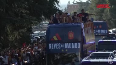 Mondiali 2026, la Spagna campione del mondo sfila sul bus scoperto a Madrid