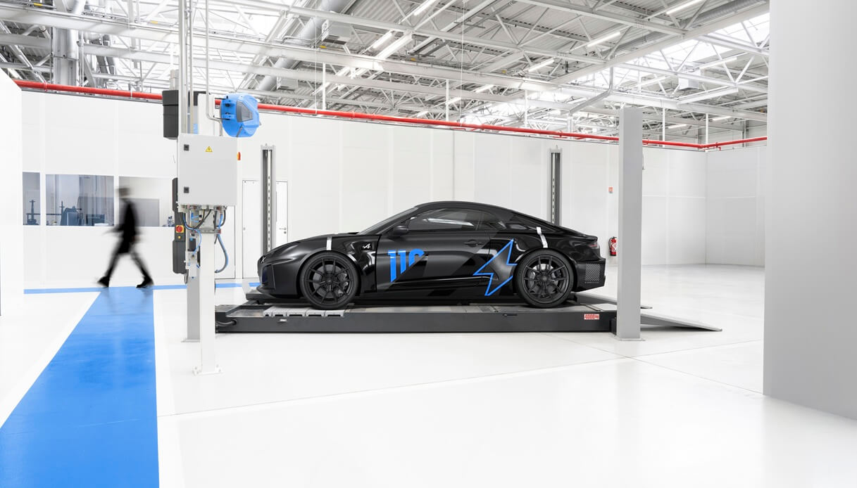 L'elettrica sportiva vuole stupire: il modello anticipa il futuro