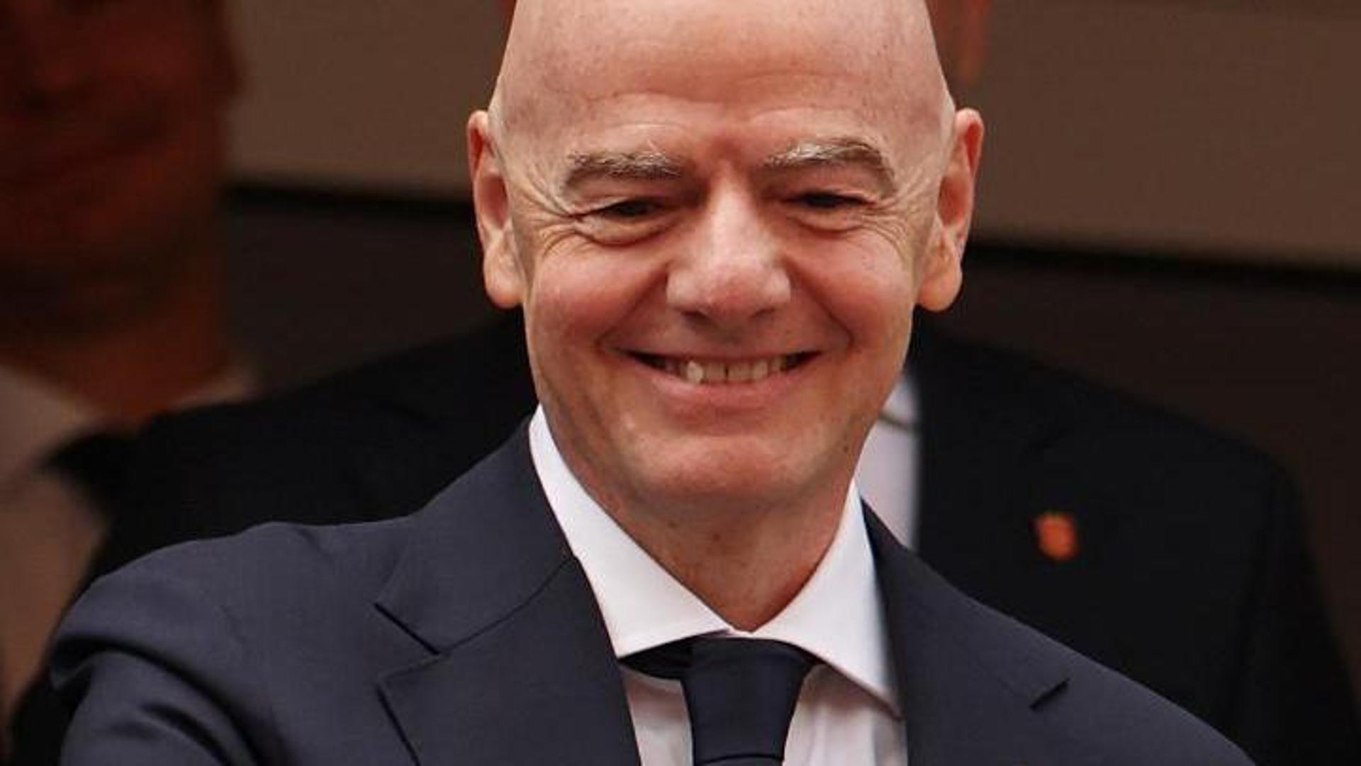 Fino a 2.600 euro per una zolla di terra della finale dei Mondiali: la trovata della Fifa