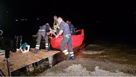 Il marito della ministra Roccella disperso nel lago di Vico: tuffo e malore, ricerche senza sosta