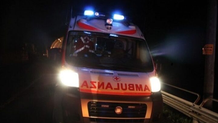 Regione – 19enne accoltella l’amica per un ragazzo, 5 fendenti e una lama nella schiena: 25enne lotta tra la vita e la morte