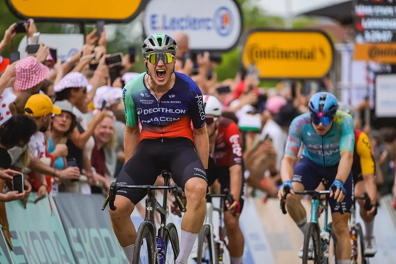 Buona la prima per Olav Kooij: all'olandese la volata n°1 del Tour de France