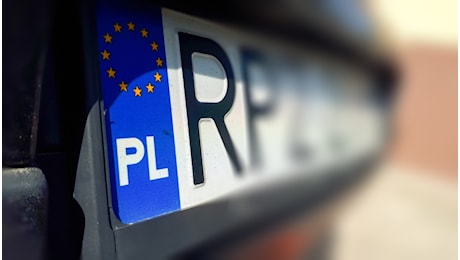Targhe polacche, ora molti automobilisti vogliono tornare indietro: ma a che prezzo?