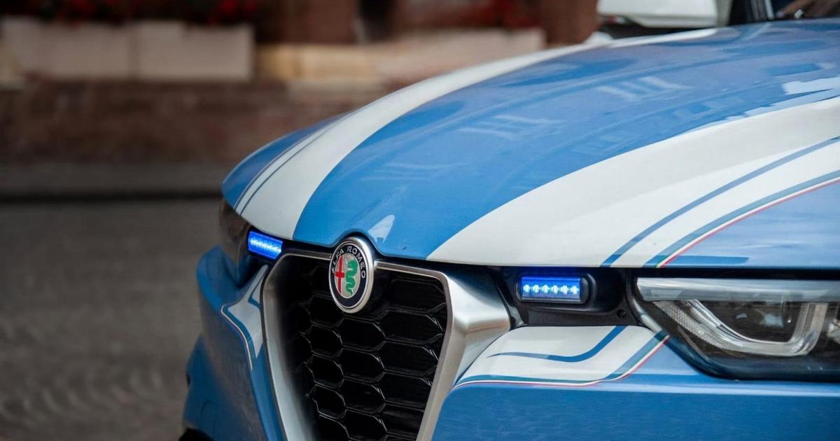 Arrestato dopo mesi di abusi, tenta di soffocare la compagna davanti ai figli