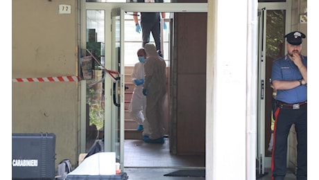 Omicidio a Modena, uomo accoltellato nell'androne di un condominio in via Tignale del Garda