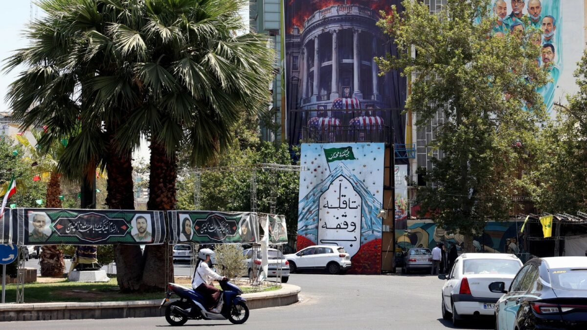 Iran: senza altre opzioni, Trump moltiplica i raid