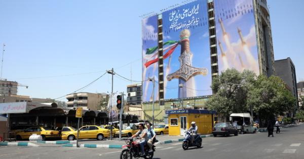 Kuwait, l'Iran prende di mira siti civili e infrastrutture vitali