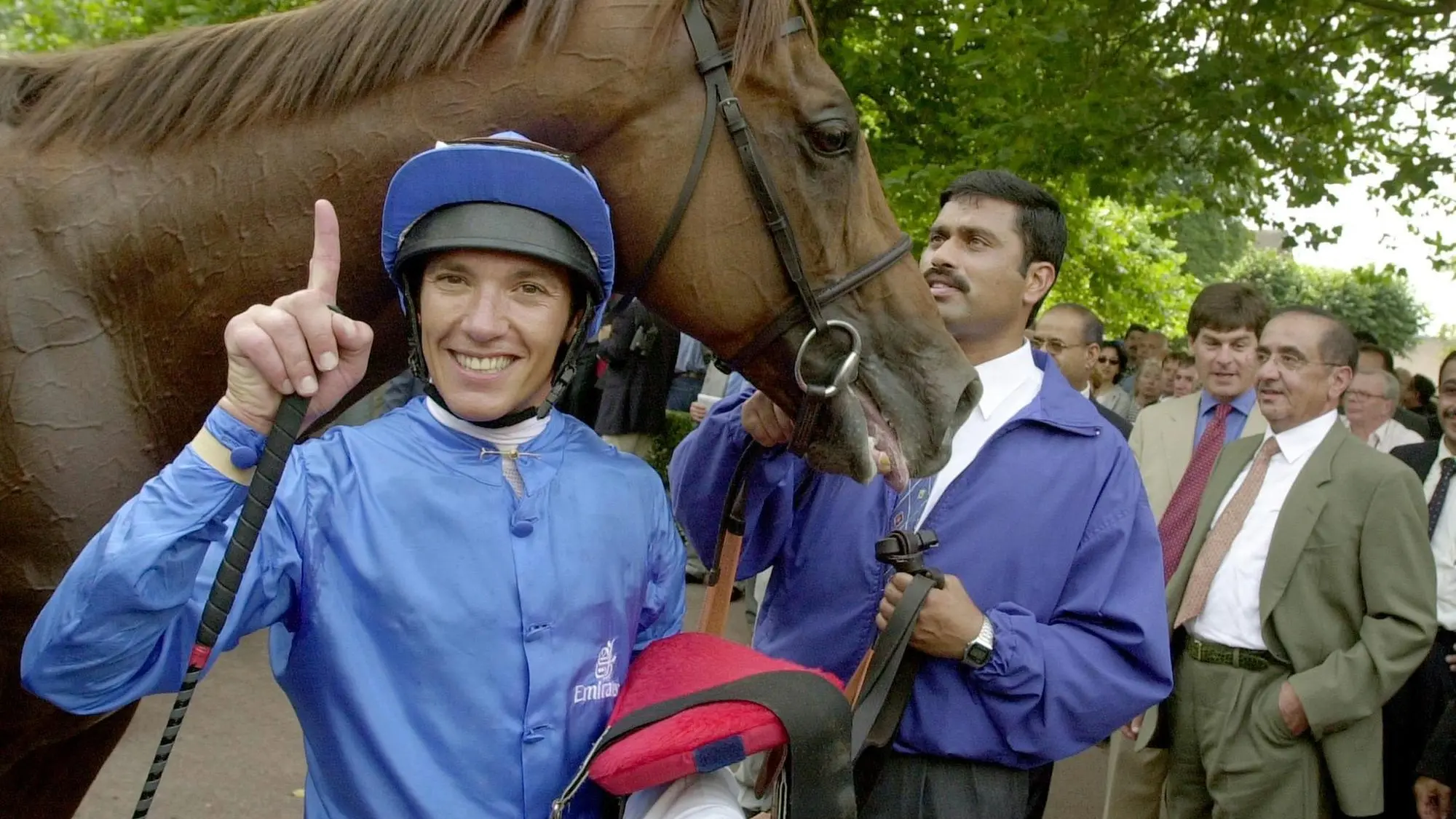 Grande paura per Frankie Dettori: incidente d'auto e fratture multiple alle costole