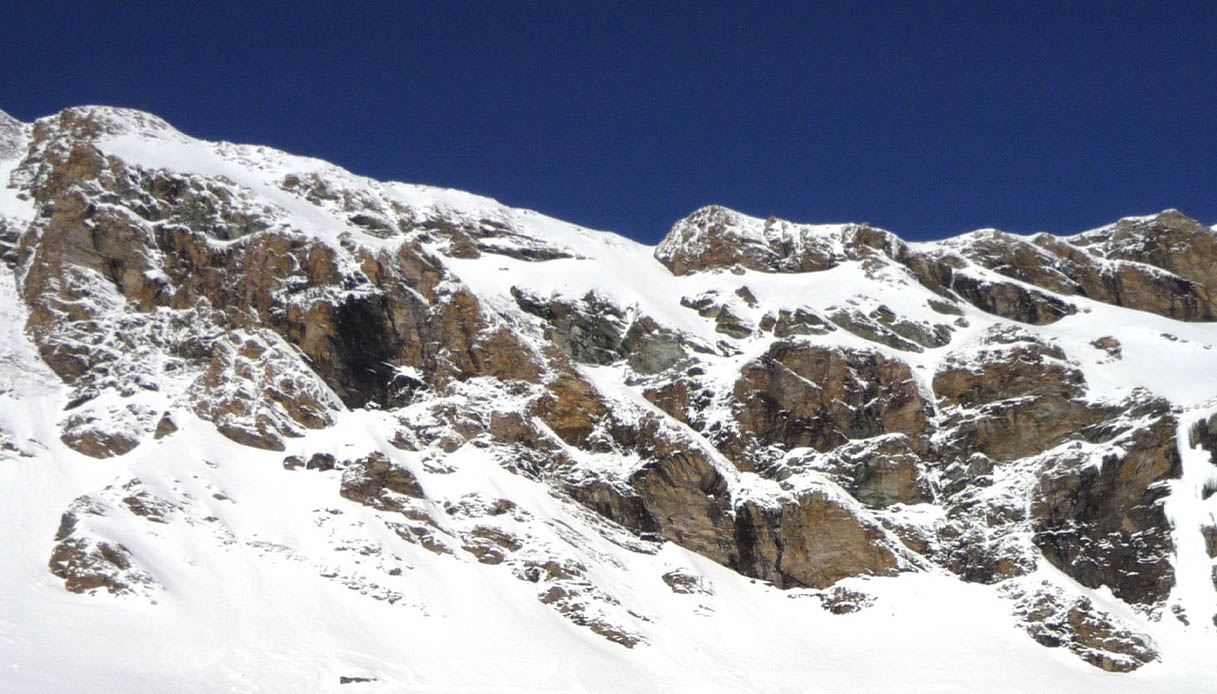 Due alpinisti morti sul Gran Paradiso, cadaveri trovati sotto 20 metri di ghiaccio: erano dispersi da giorni