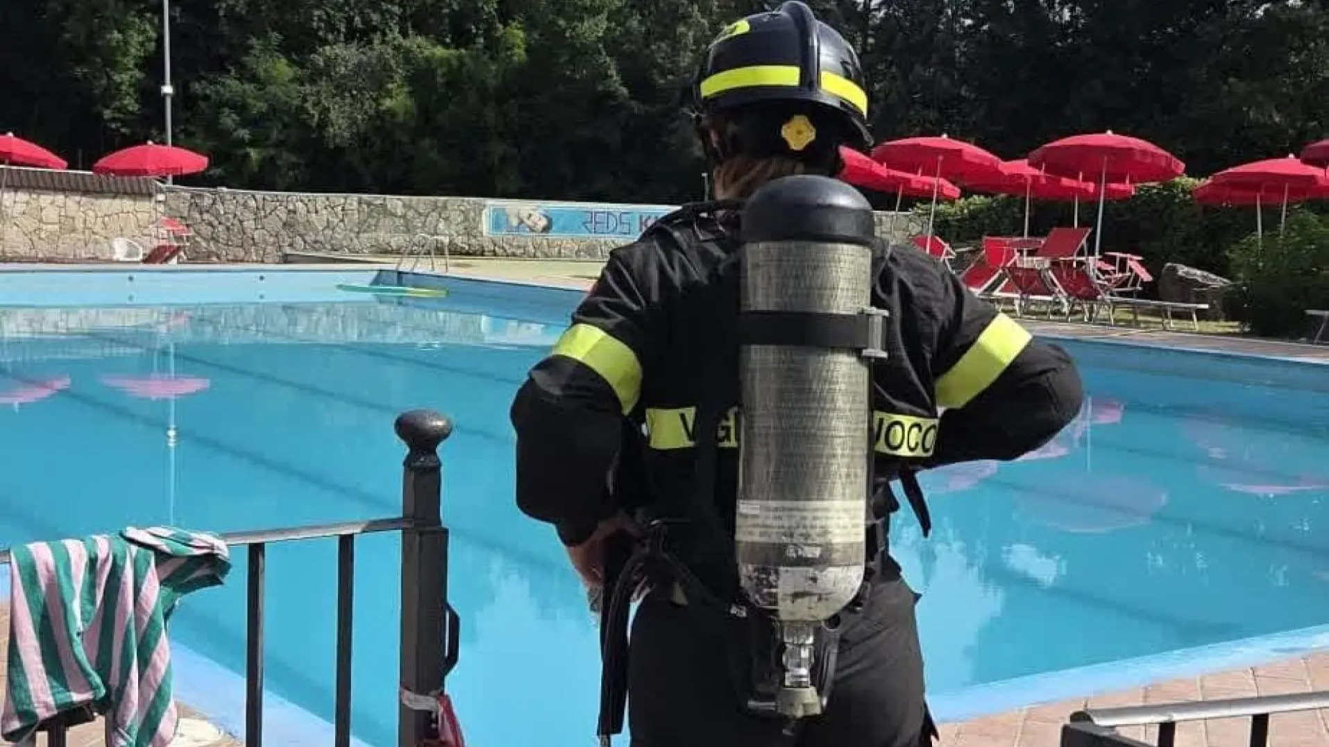 Otto intossicati per una fuga cloro in piscina: bimbo in codice rosso