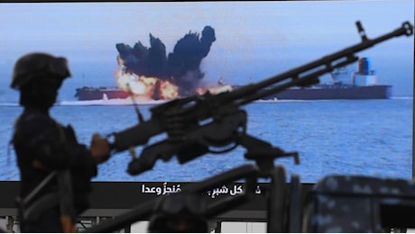 Iran colpito dagli Usa su porti ed energia. Houthi preallertati per il blocco di Bab el-Mandeb