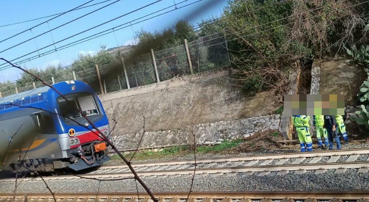 Operaio travolto dal treno mentre lavora sui binari: 43enne morto sul colpo