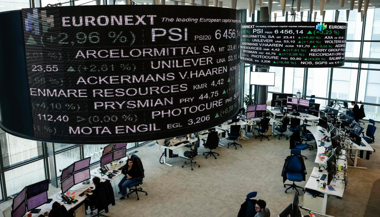 Spread Btp-Bund in calo a 74 punti base, rendimenti dei titoli italiani al 3,71%