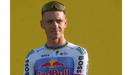 Remco Evenepoel vince la cronometro: “La bici era una bomba. Classifica generale? Non corro contro Pogacar”