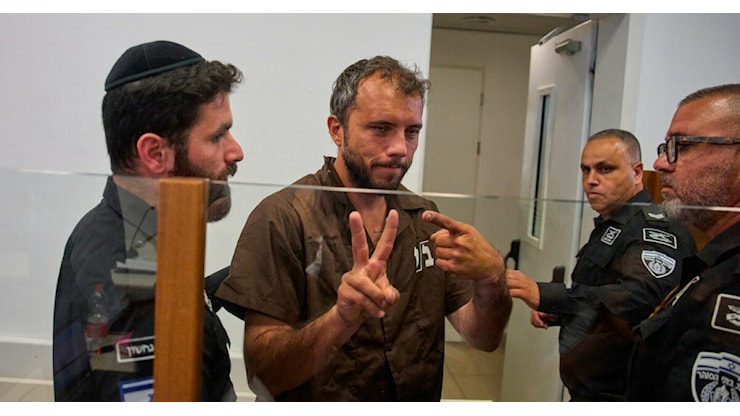 Dal carcere israeliano, Thiago Ávila scrive alla figlia: Non dimenticare la Palestina - Il Fatto Quotidiano