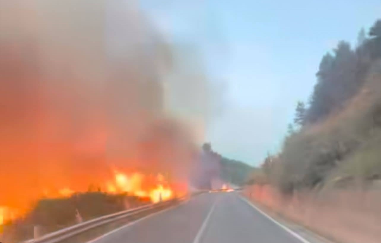 Incendi a Bivona e Santo Stefano di Quisquina, famiglie evacuate e strade chiuse al traffico